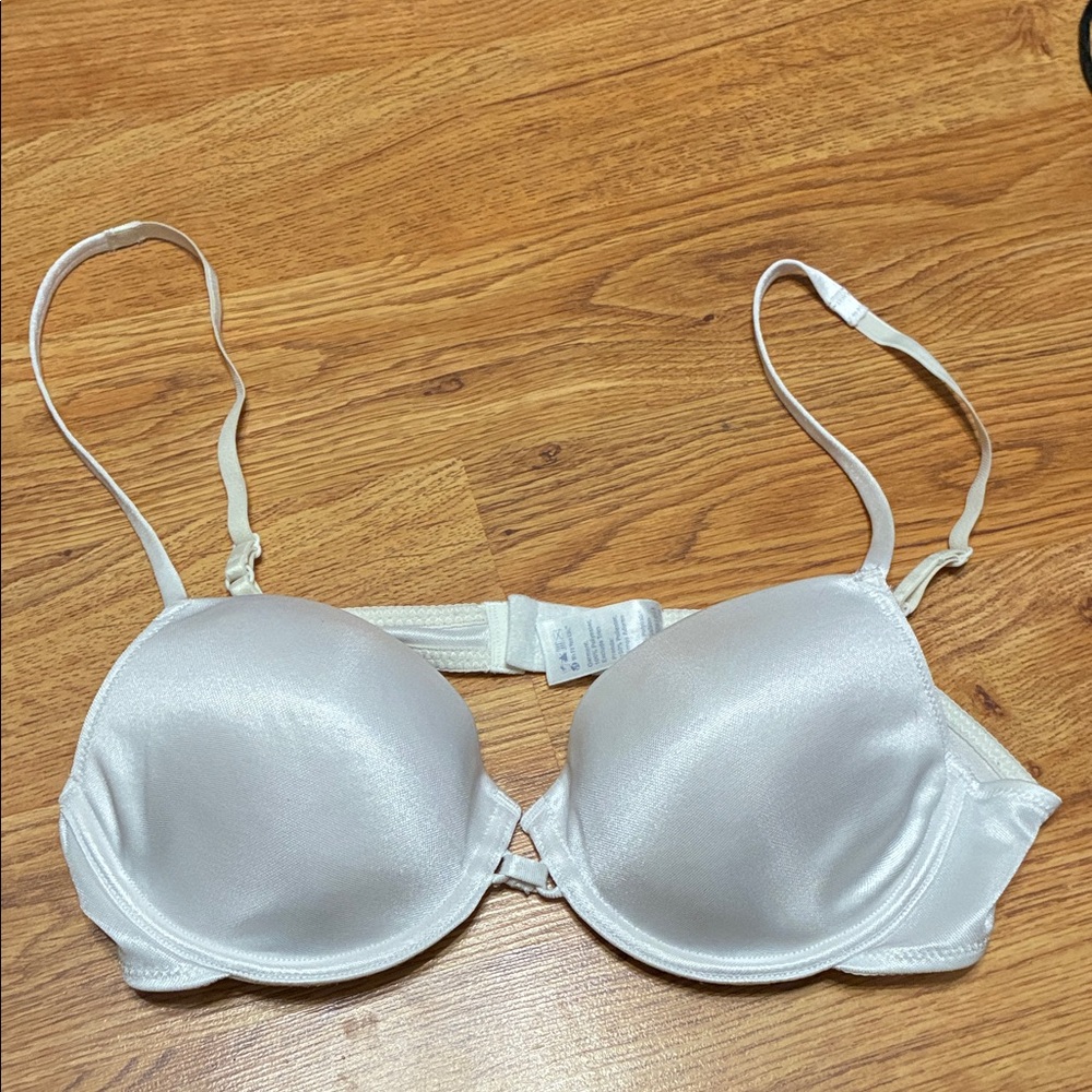 Elegant White Vassarette Bra Size 36C